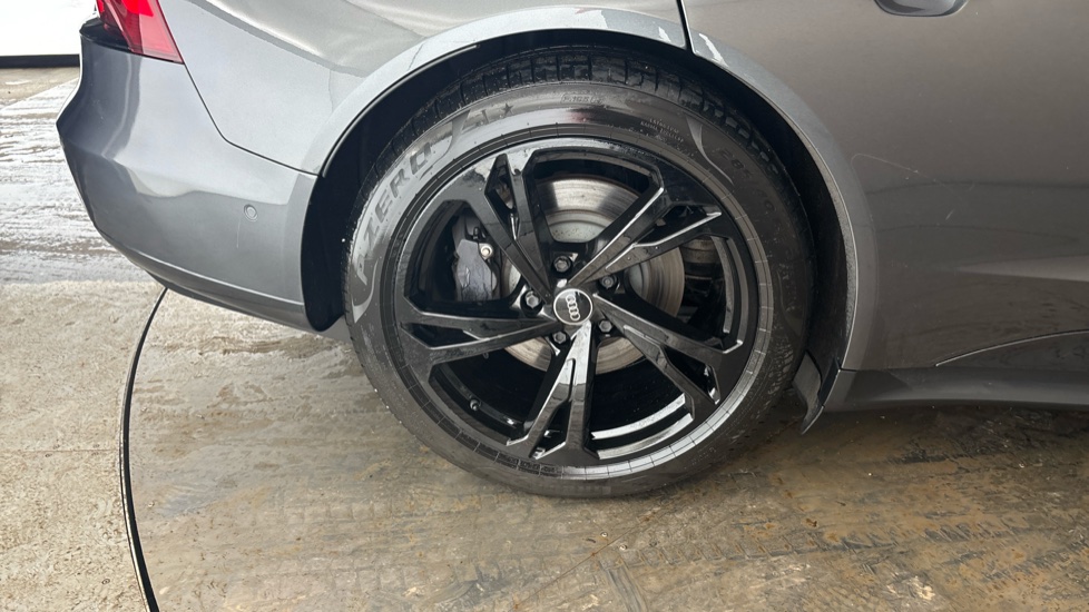 AUDI E-TRON GT Image 19