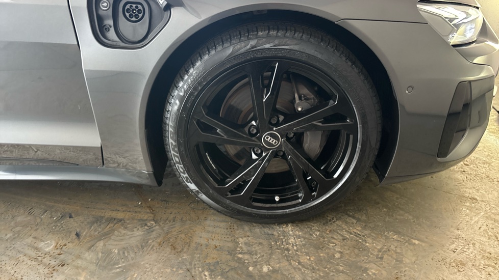 AUDI E-TRON GT Image 20