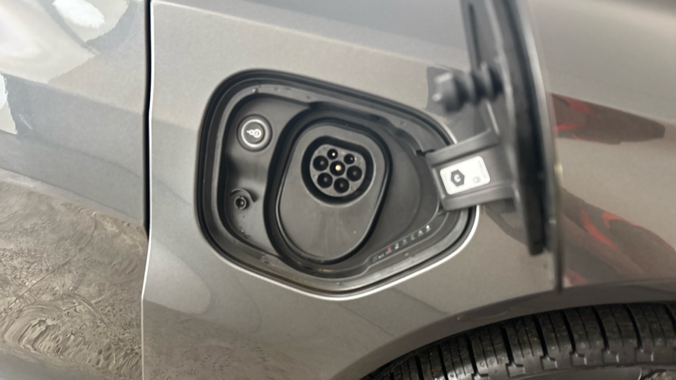 AUDI E-TRON GT Image 21