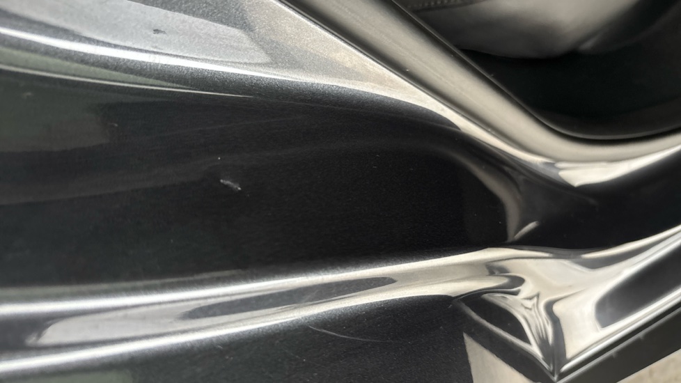 MG MG4 dent and scratches