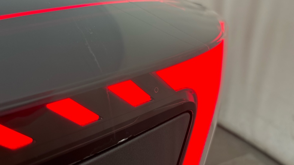 MG MG4 scratches