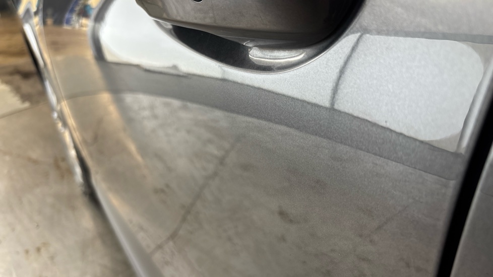 MG MG4 dent