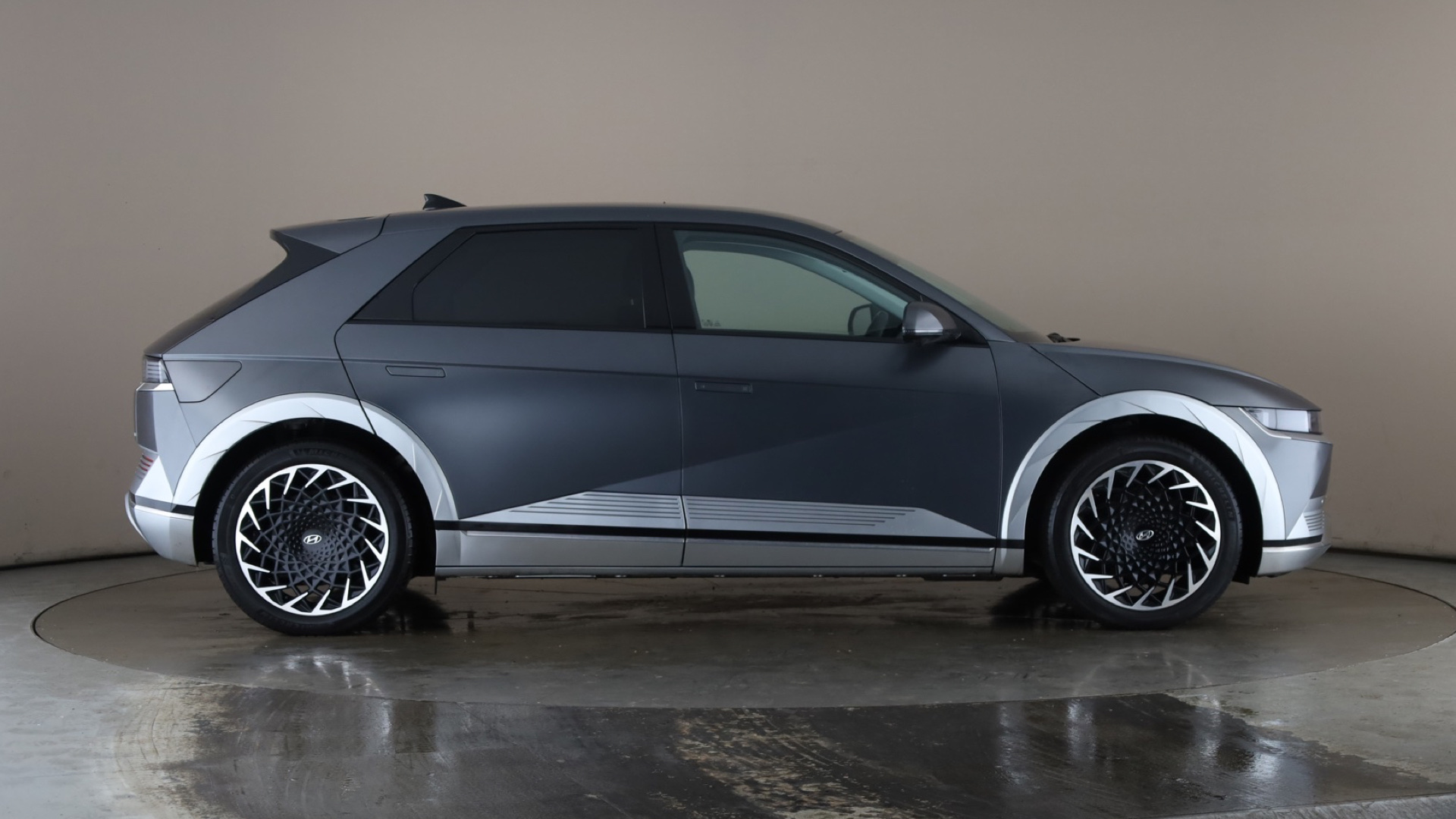 4027764 239kW Ultimate 77 kWh 5dr AWD Auto