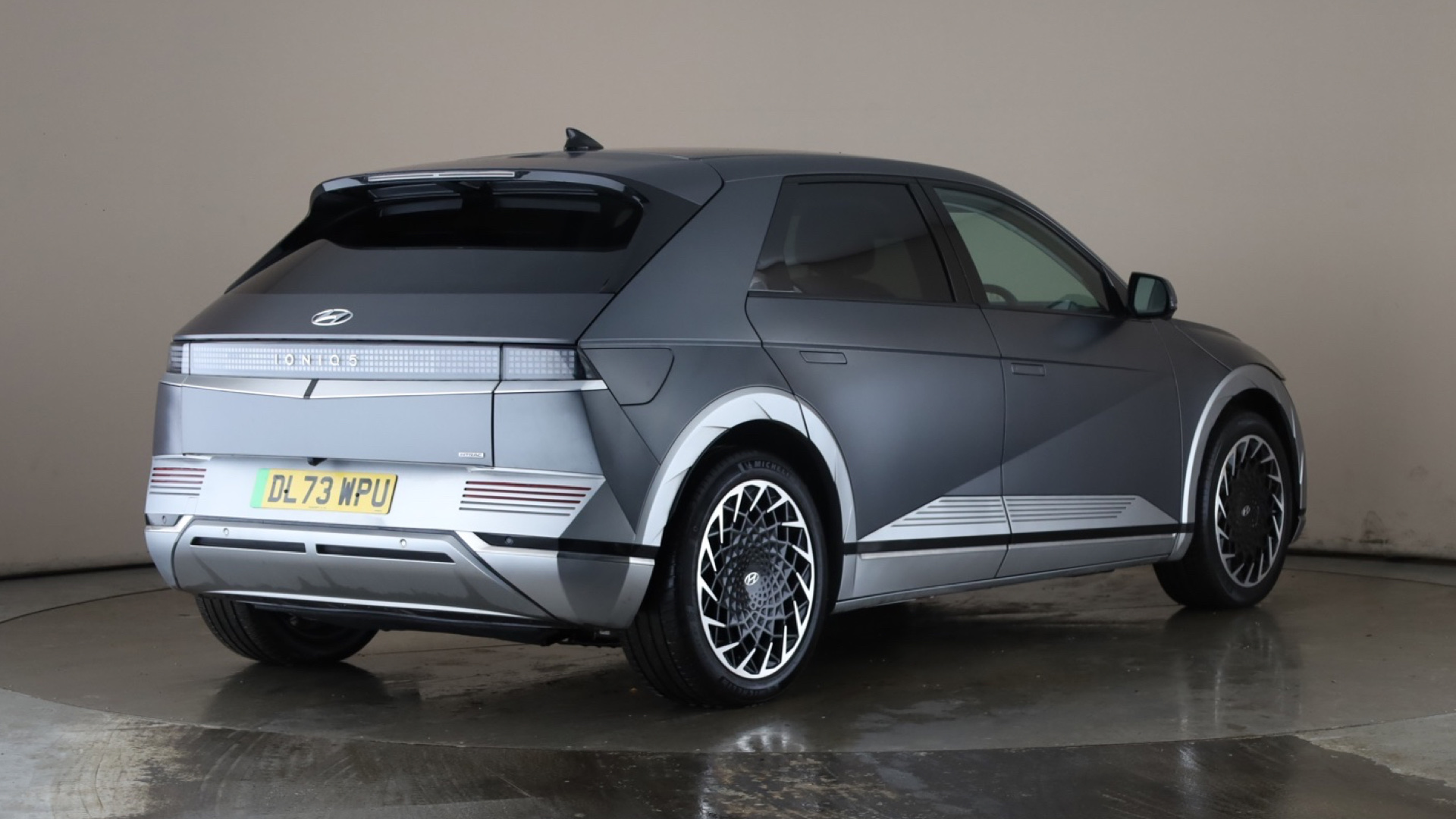 4027764 239kW Ultimate 77 kWh 5dr AWD Auto