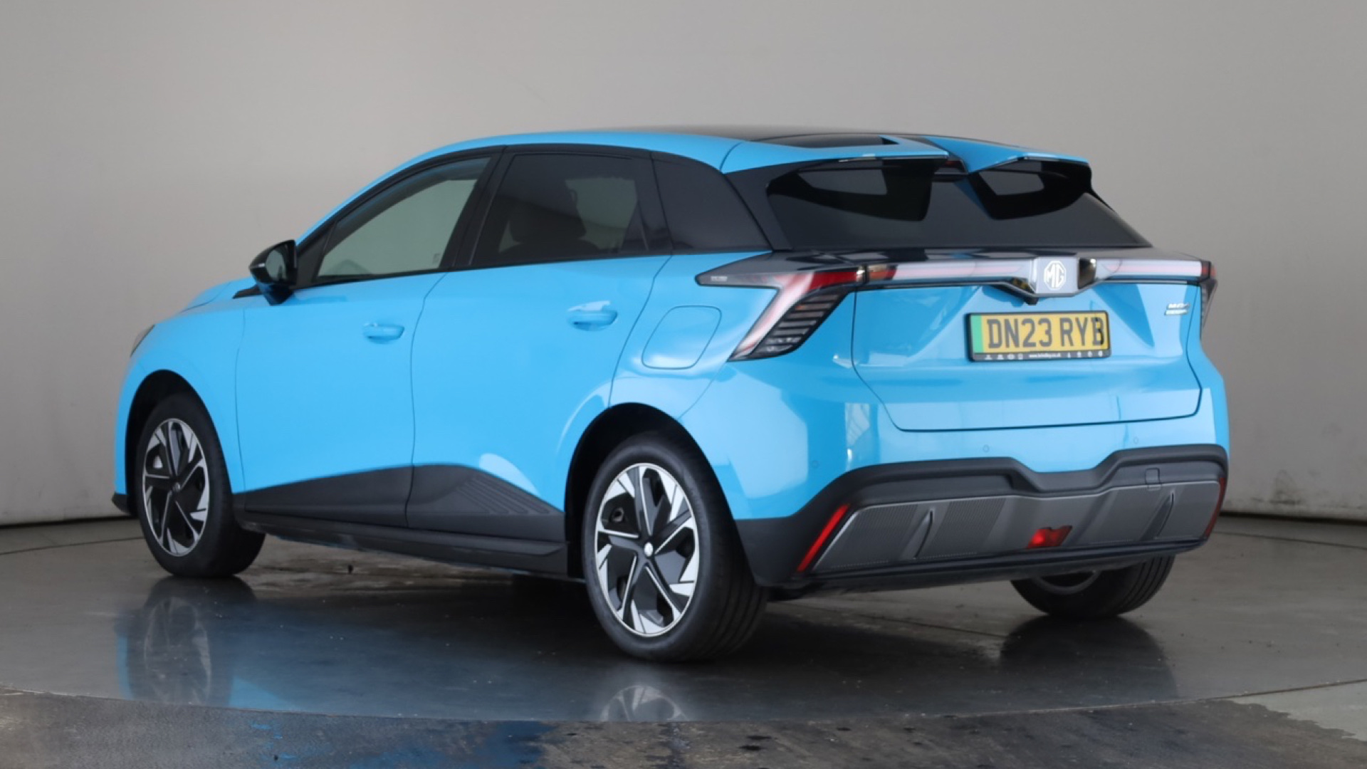 150kW Trophy EV Long Range 64kWh 5dr Auto