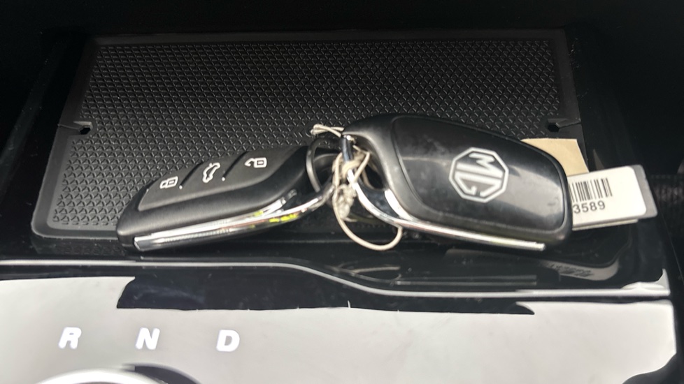 MG MG4 two keys