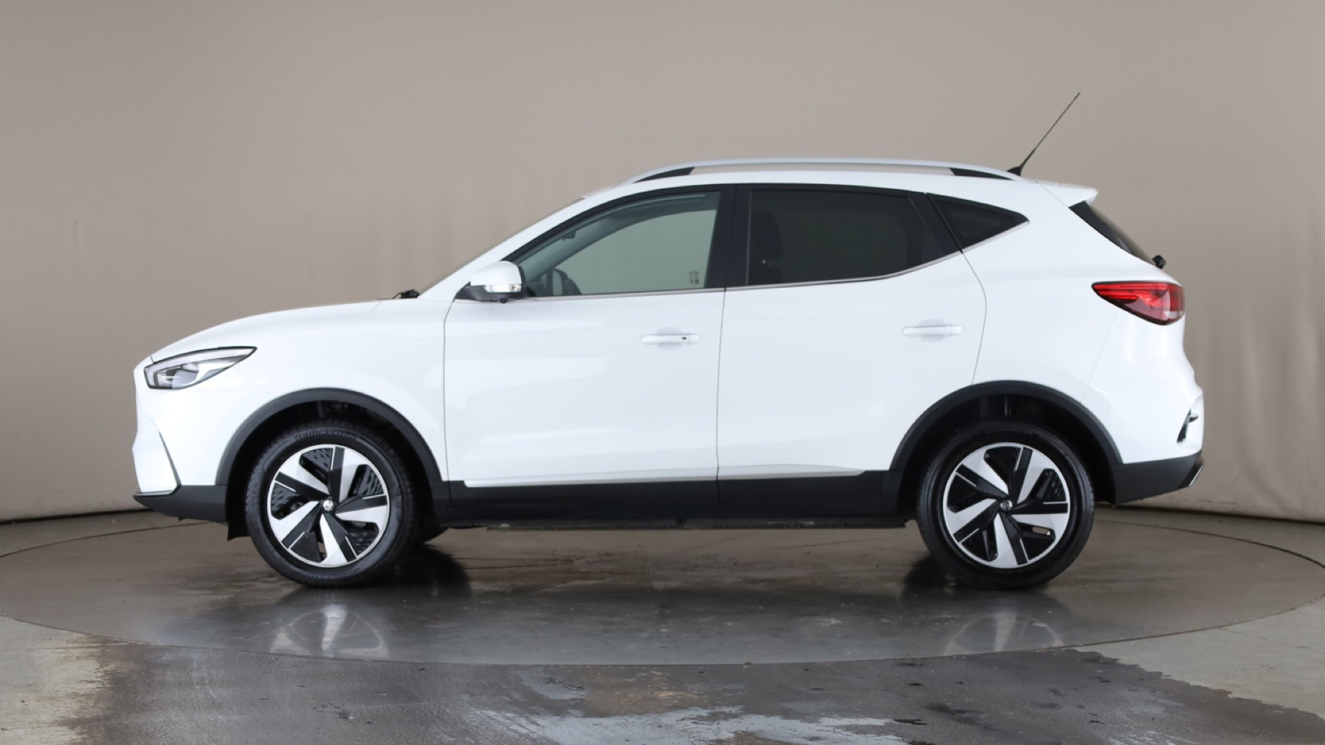 115kW Trophy EV Long Range 73kWh 5dr Auto