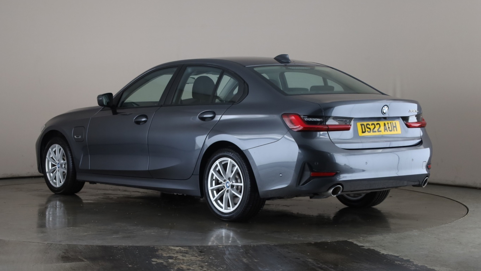 4020839 330e SE Pro 4dr Step Auto