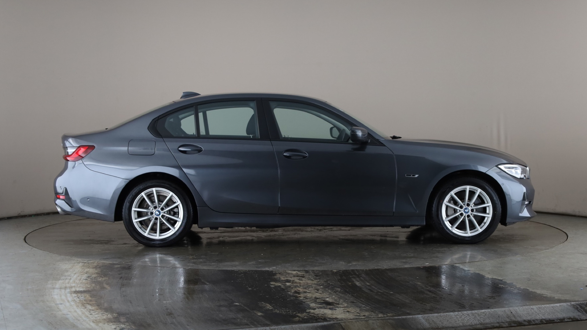 4020839 330e SE Pro 4dr Step Auto