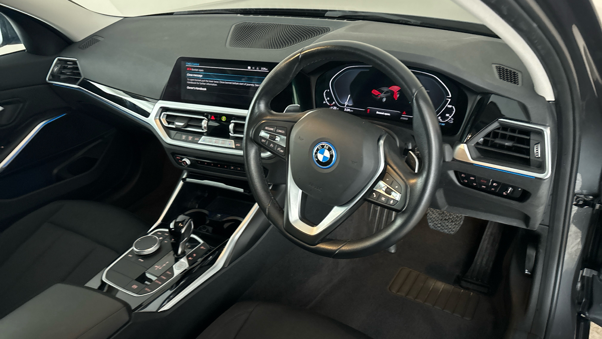 4020839 330e SE Pro 4dr Step Auto