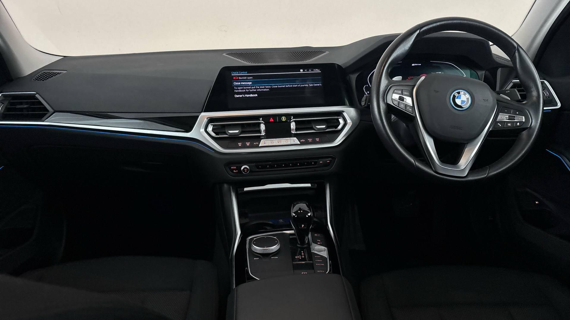 4020839 330e SE Pro 4dr Step Auto