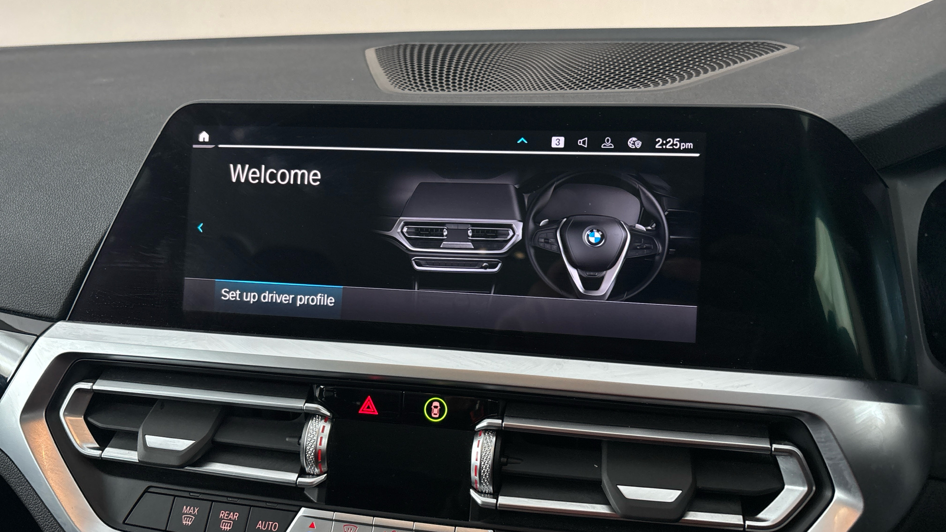 4020839 330e SE Pro 4dr Step Auto