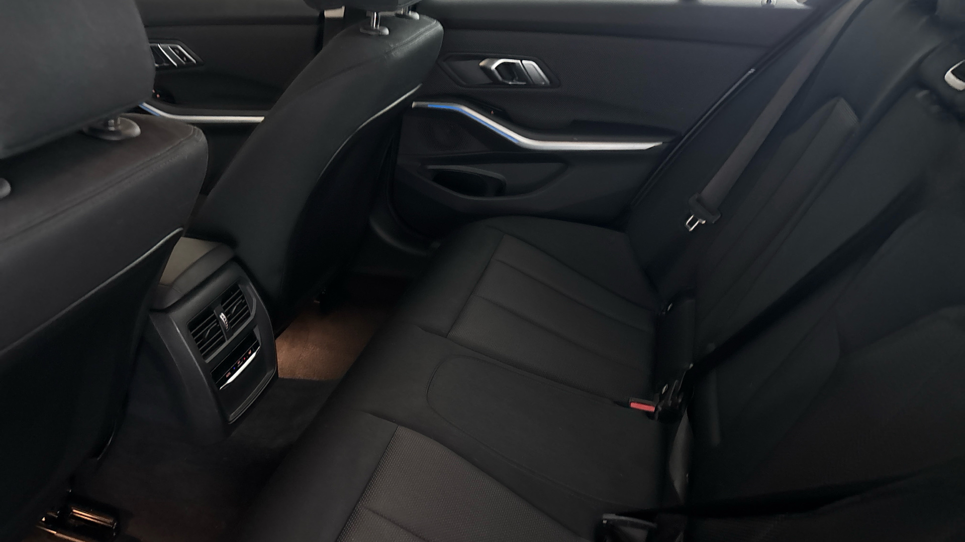 4020839 330e SE Pro 4dr Step Auto