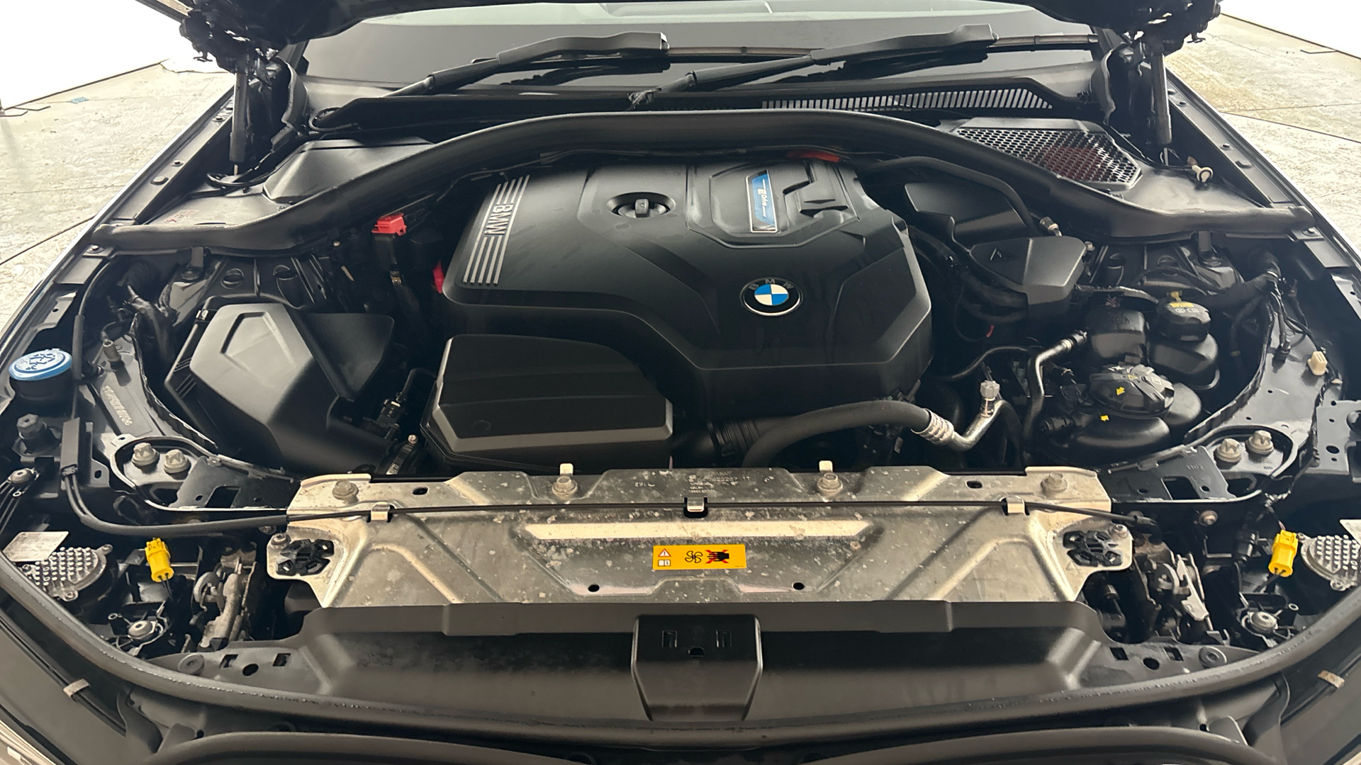 4020839 330e SE Pro 4dr Step Auto