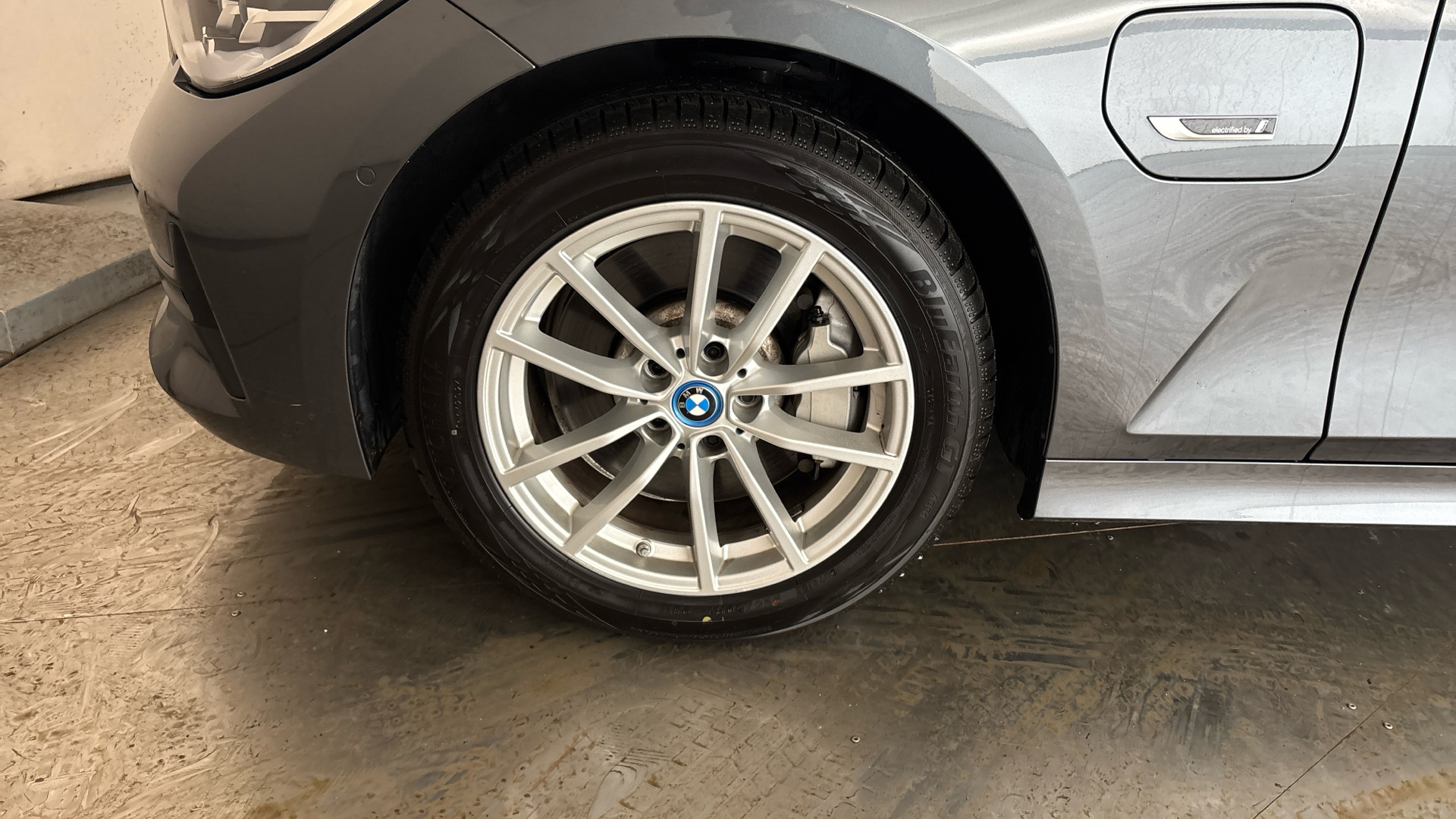 4020839 330e SE Pro 4dr Step Auto