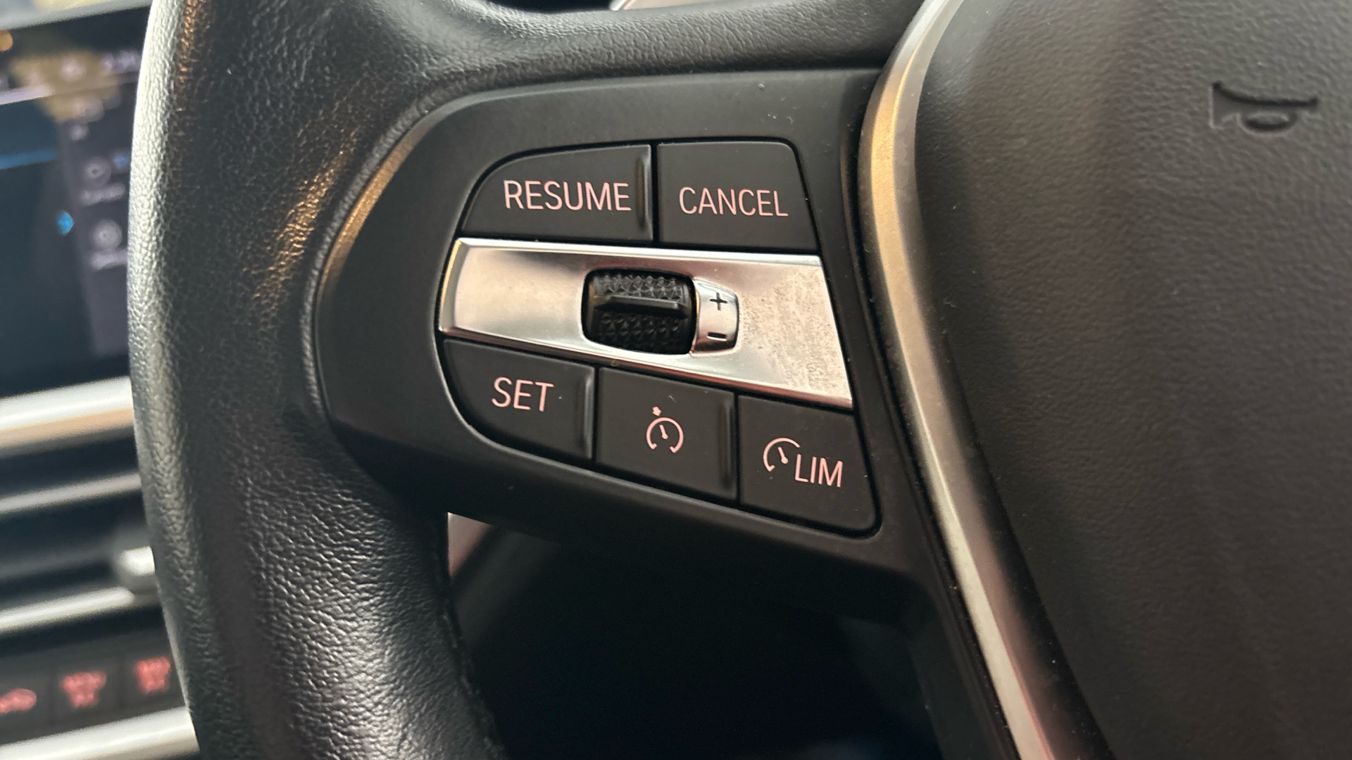 4020839 330e SE Pro 4dr Step Auto