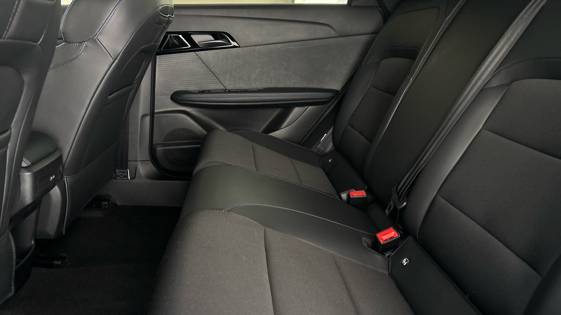 4027554 150kW Trophy EV Long Range 64kWh 5dr Auto