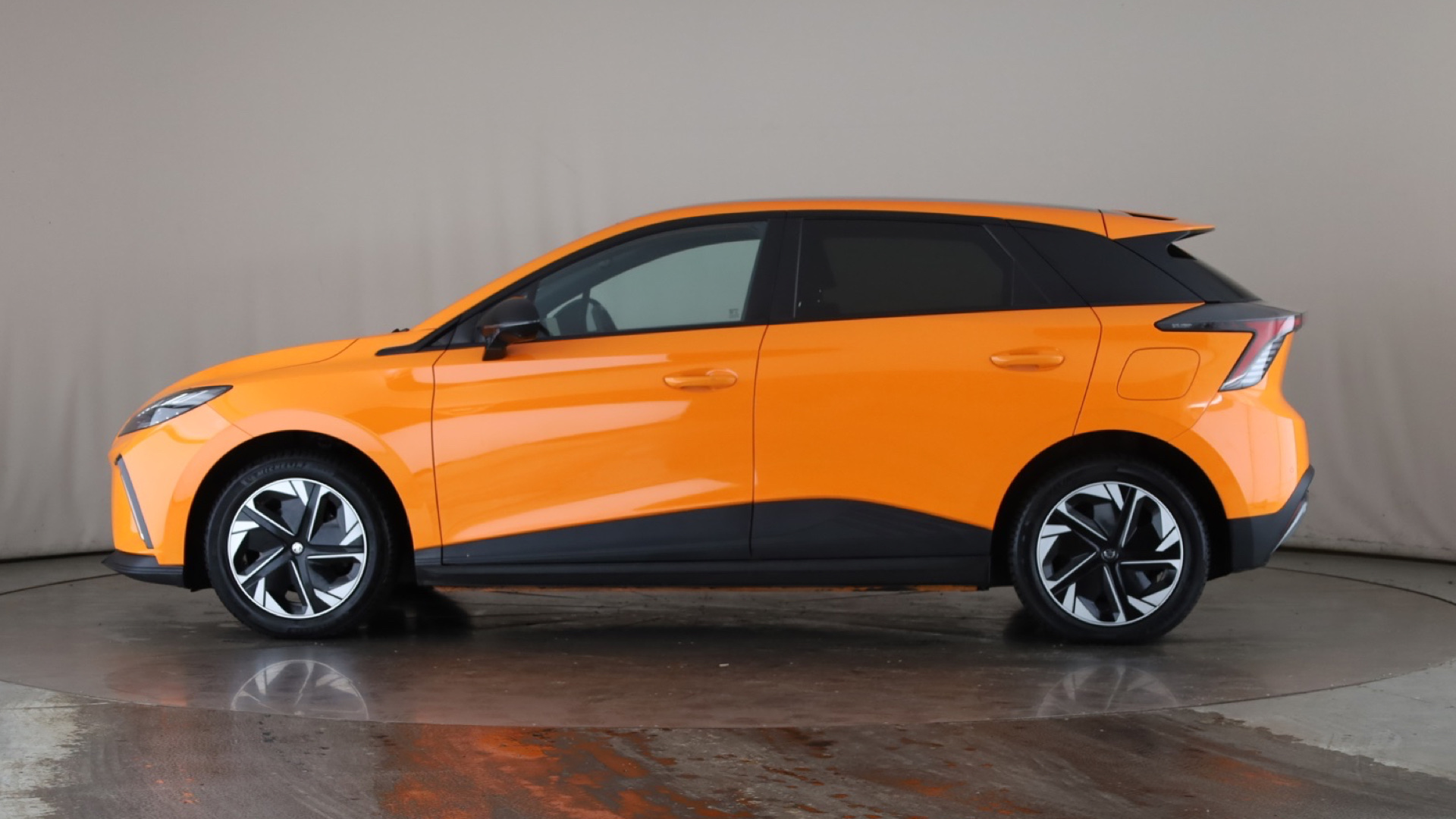 150kW Trophy EV Long Range 64kWh 5dr Auto