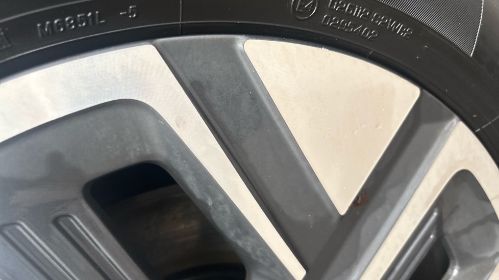 HYUNDAI KONA scratches