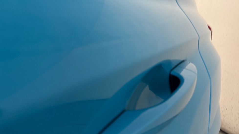 HYUNDAI KONA dent