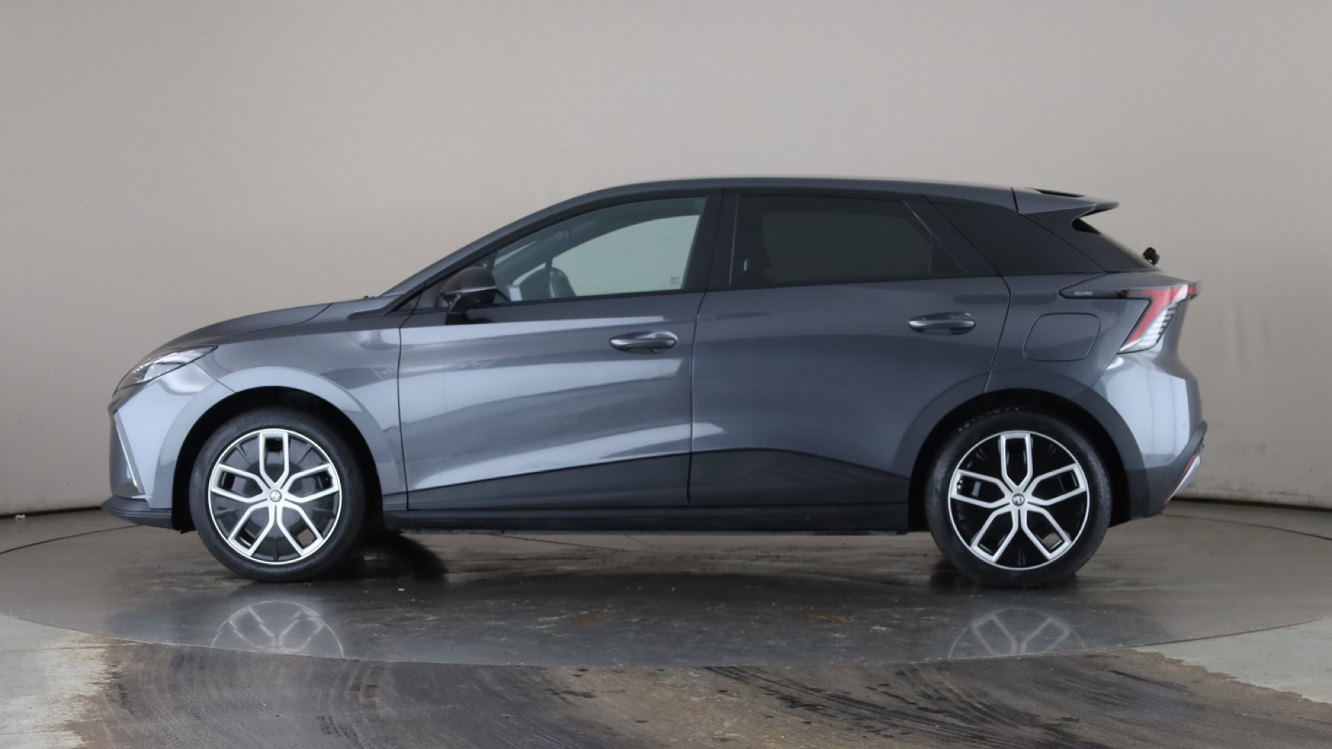 150kW Trophy EV Long Range 64kWh 5dr Auto