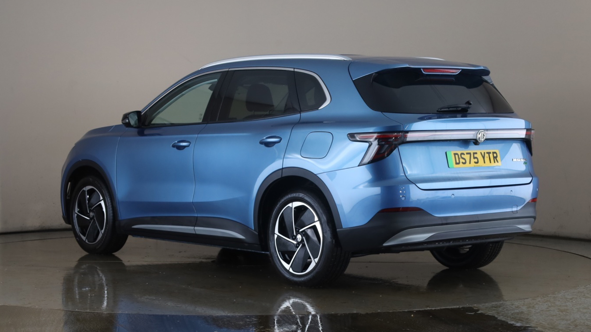 170kW Trophy EV Long Range 64kWh 5dr Auto [2025]