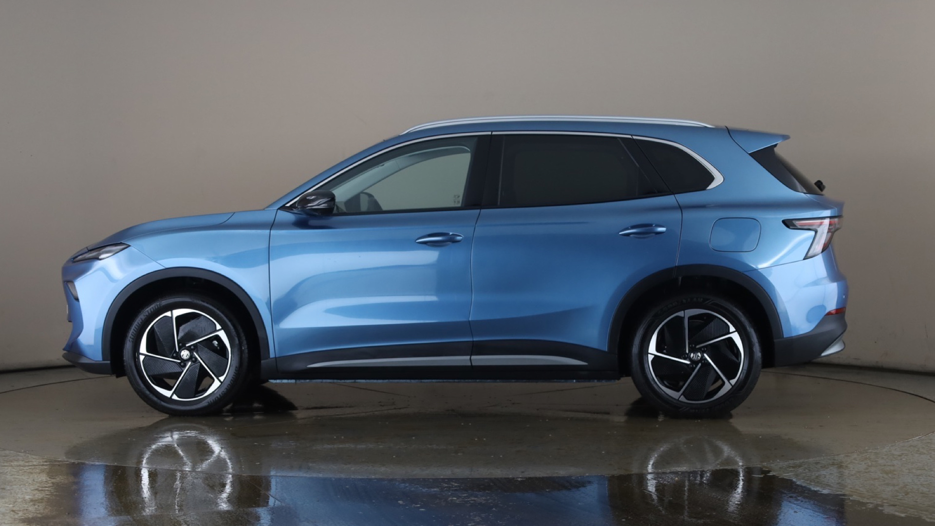 170kW Trophy EV Long Range 64kWh 5dr Auto [2025]