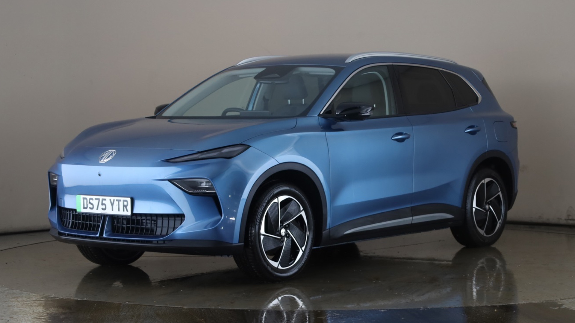 170kW Trophy EV Long Range 64kWh 5dr Auto [2025]