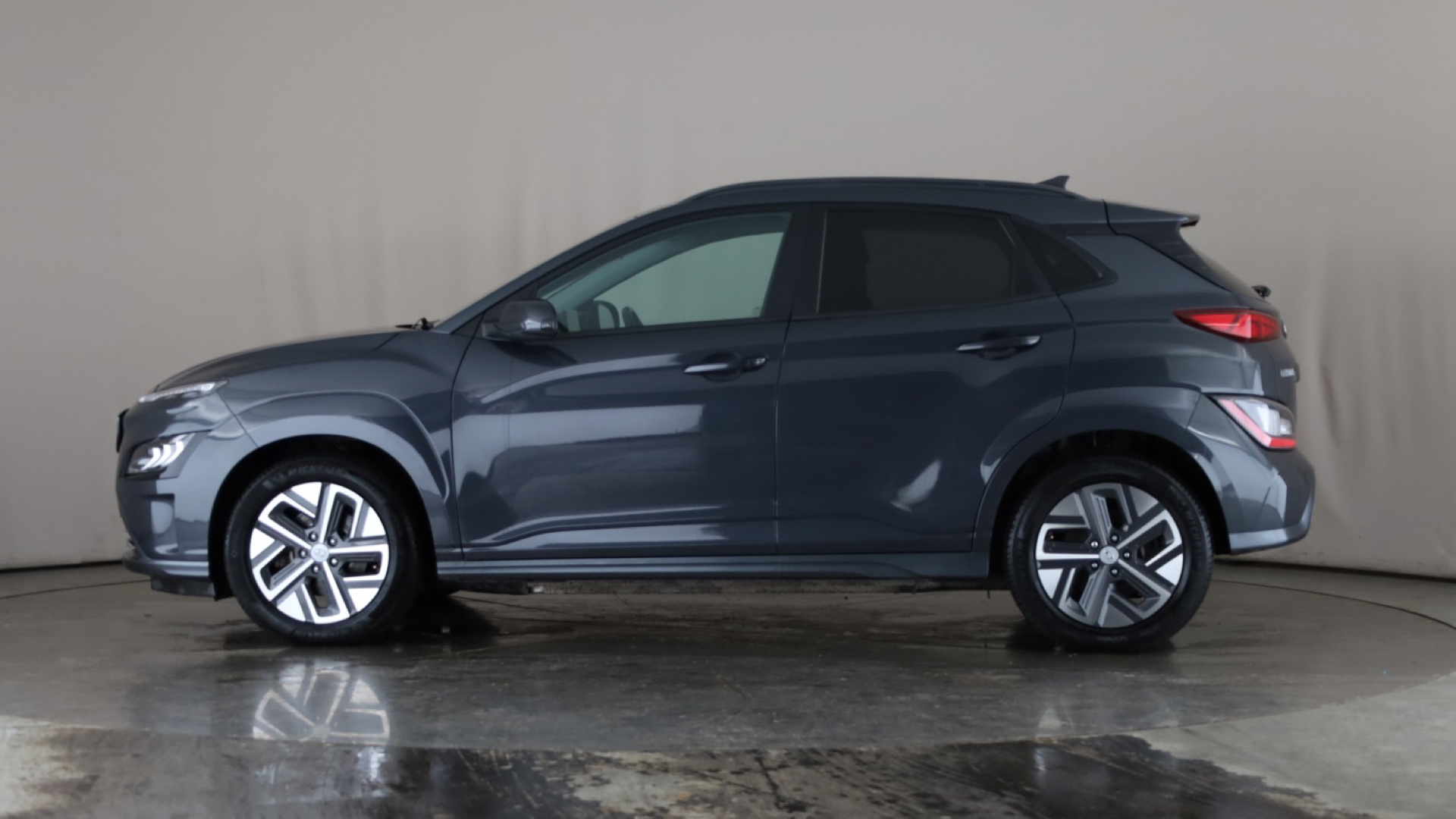 4027566 150kW Premium 64kWh 5dr Auto