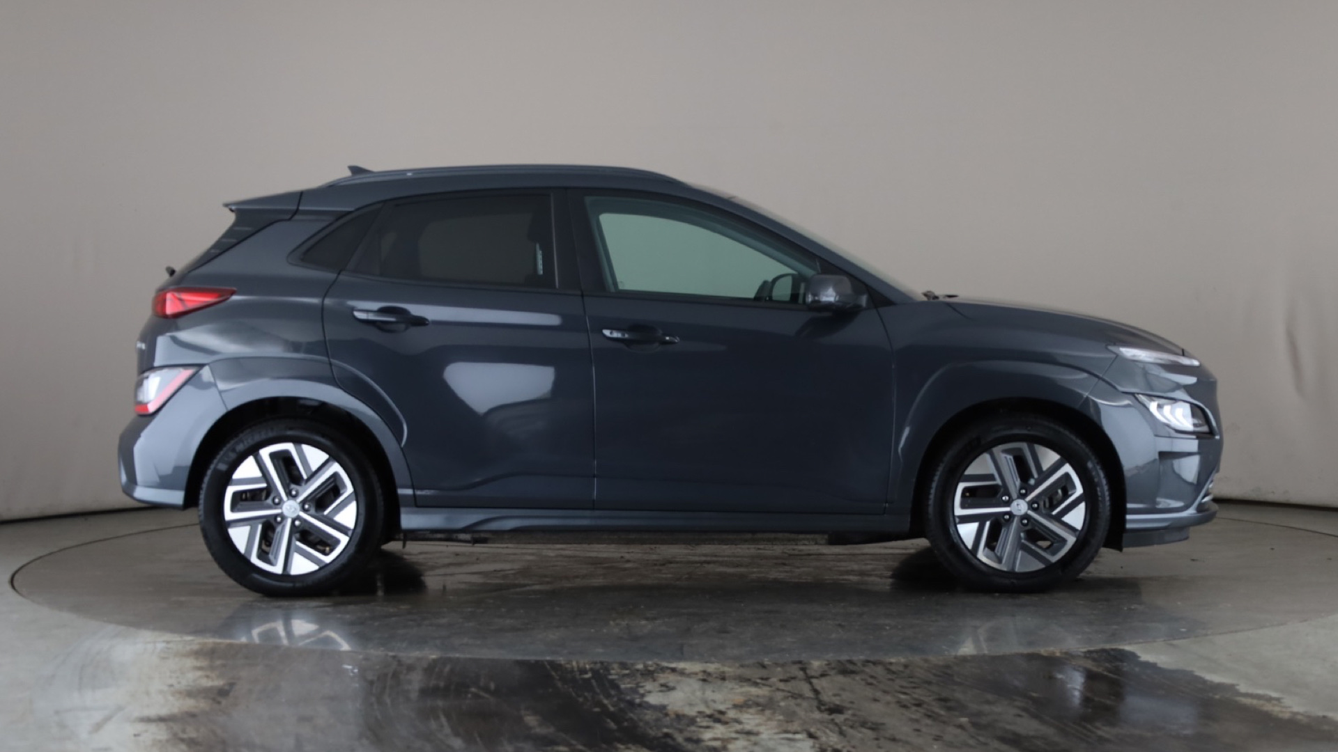 4027566 150kW Premium 64kWh 5dr Auto