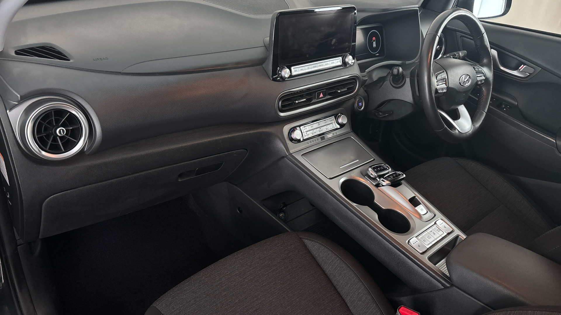 4027566 150kW Premium 64kWh 5dr Auto