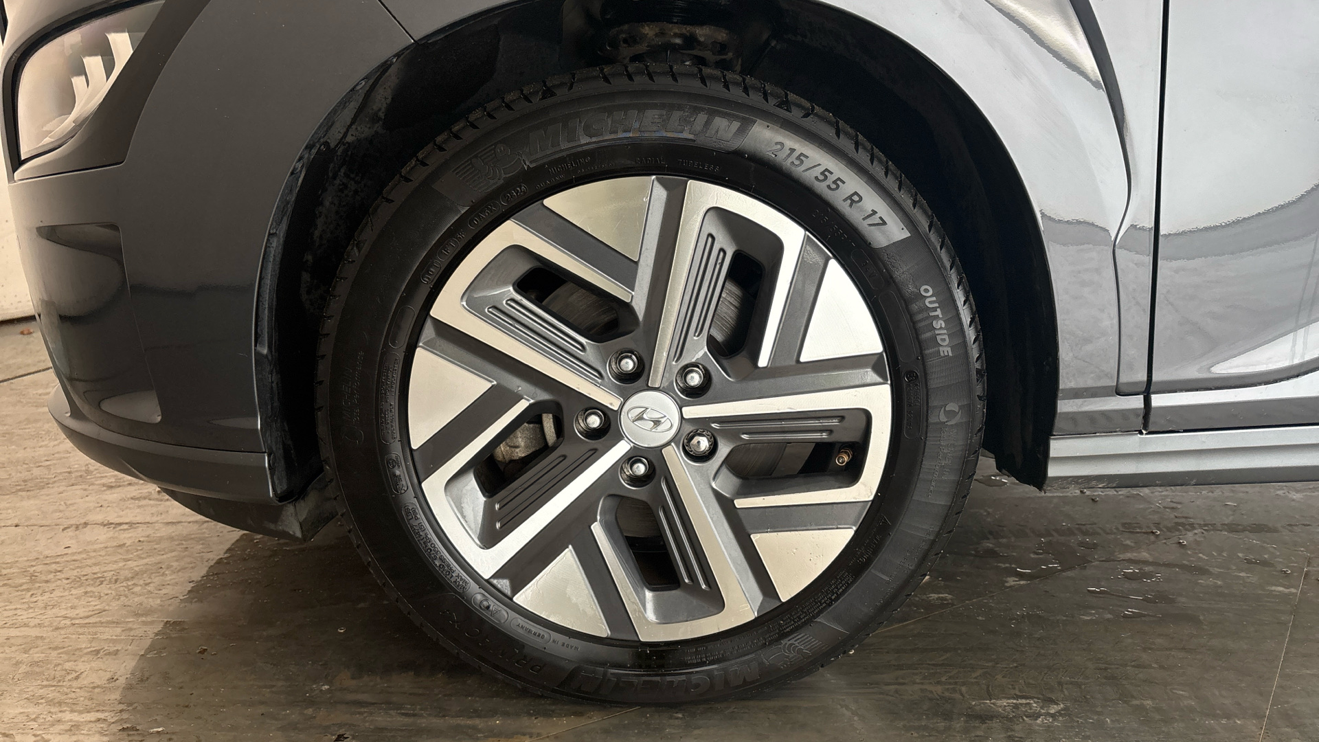 4027566 150kW Premium 64kWh 5dr Auto