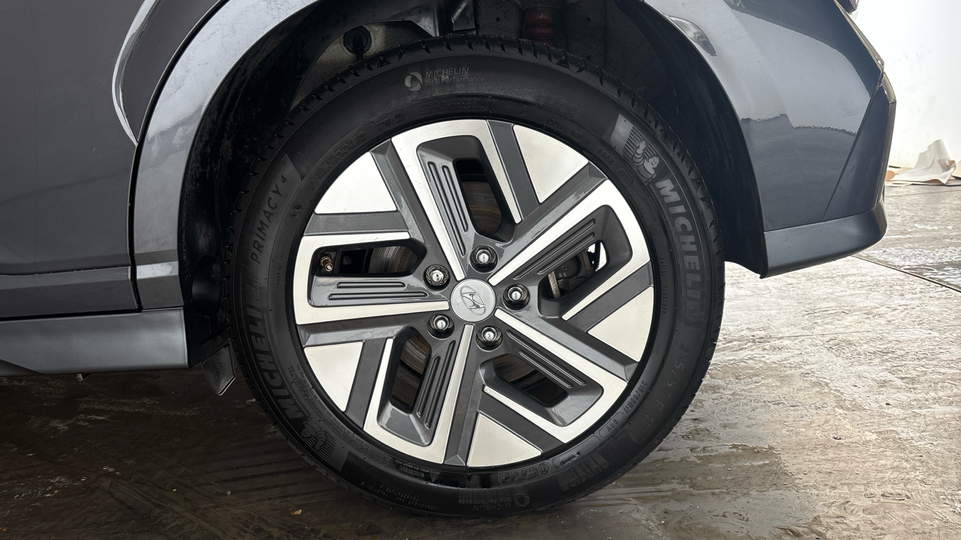 4027566 150kW Premium 64kWh 5dr Auto