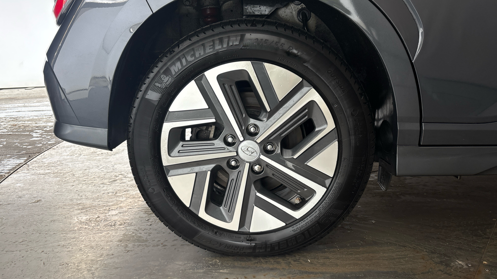 4027566 150kW Premium 64kWh 5dr Auto