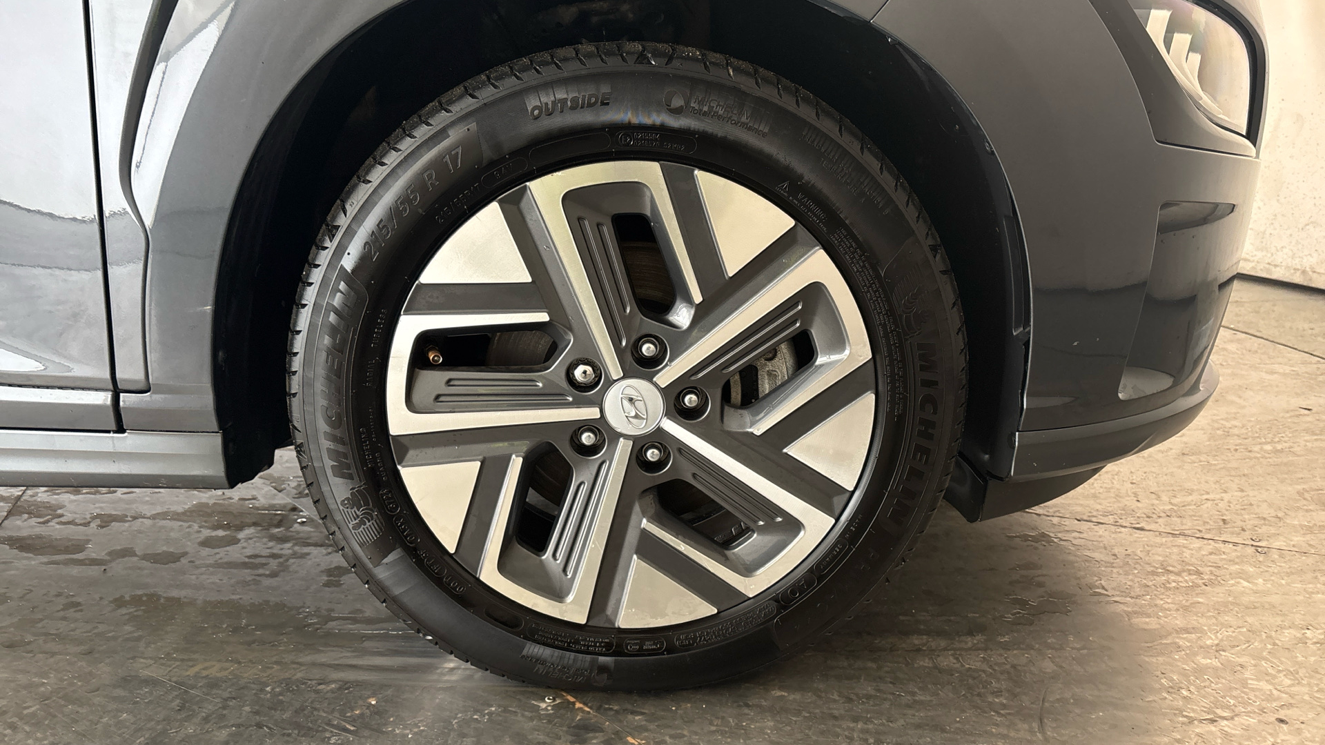 4027566 150kW Premium 64kWh 5dr Auto