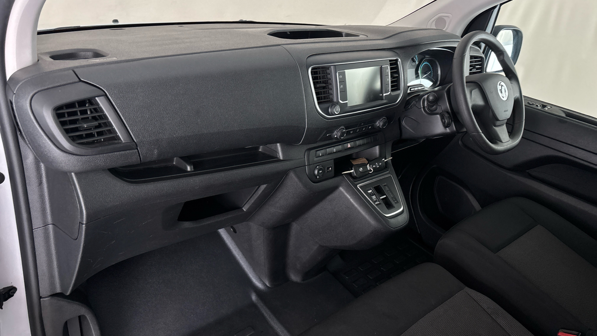 4020825 100kW Combi M 50kWh 5dr [11kWCh] Auto