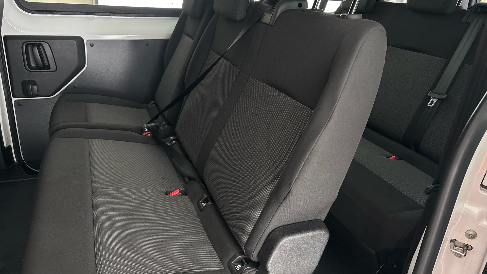 4020825 100kW Combi M 50kWh 5dr [11kWCh] Auto