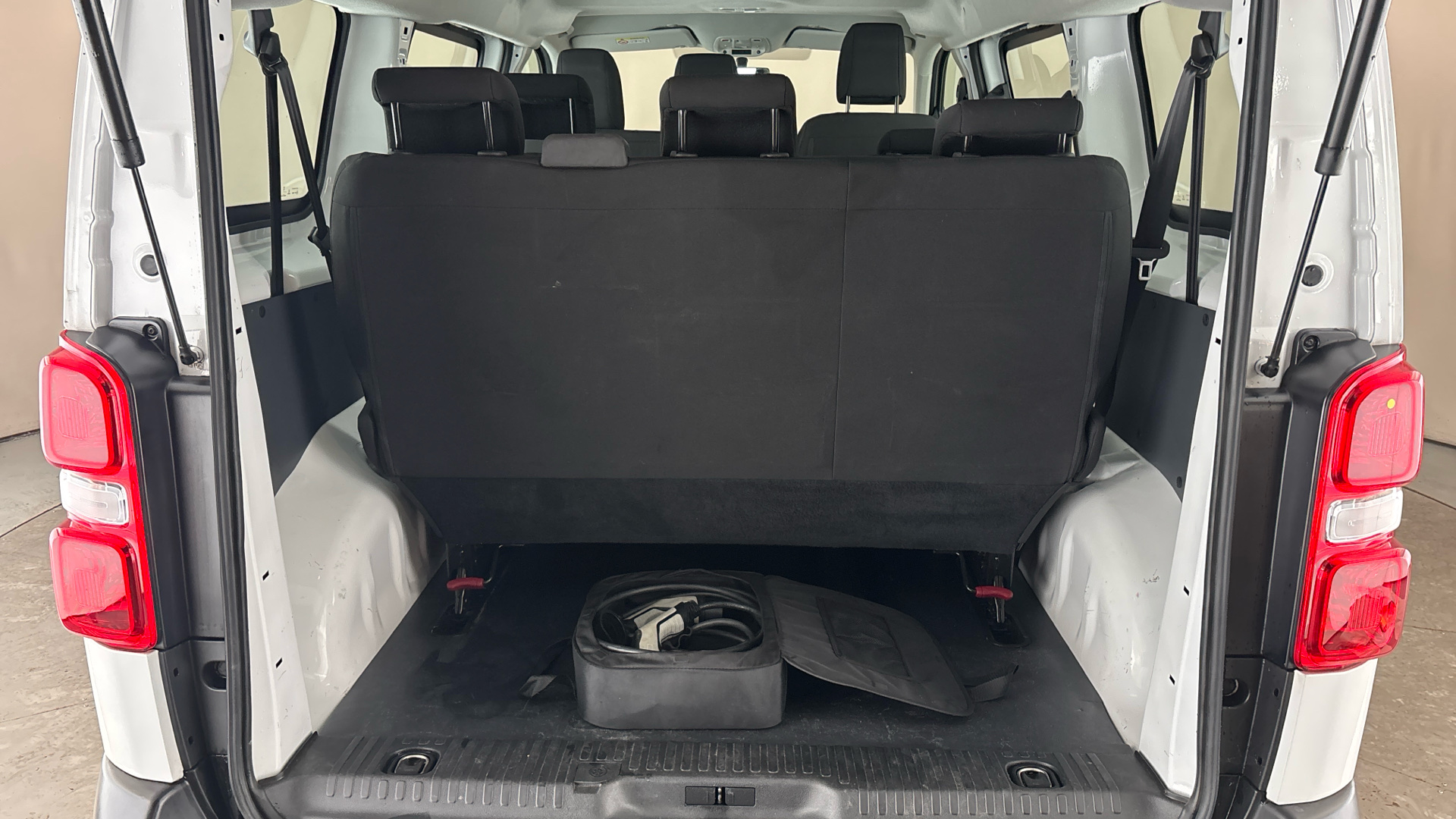 4020825 100kW Combi M 50kWh 5dr [11kWCh] Auto