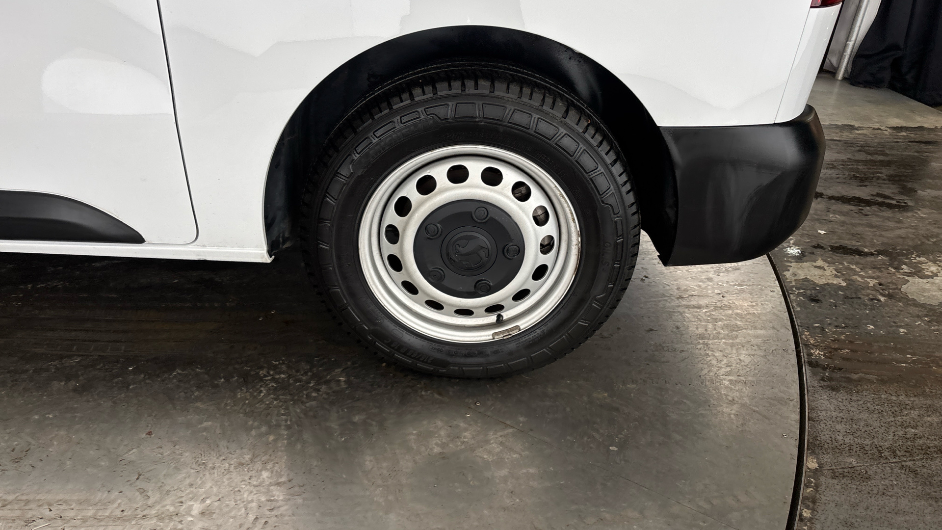 4020825 100kW Combi M 50kWh 5dr [11kWCh] Auto