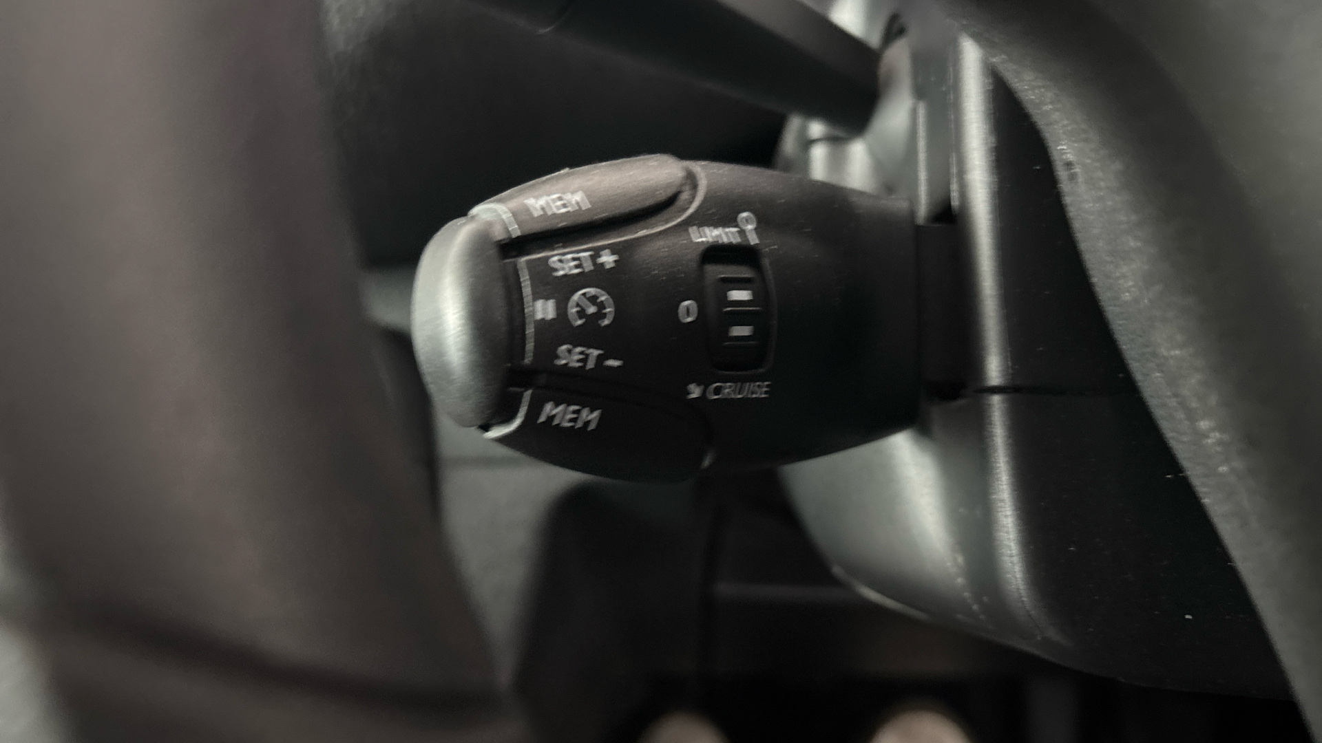 4020825 100kW Combi M 50kWh 5dr [11kWCh] Auto