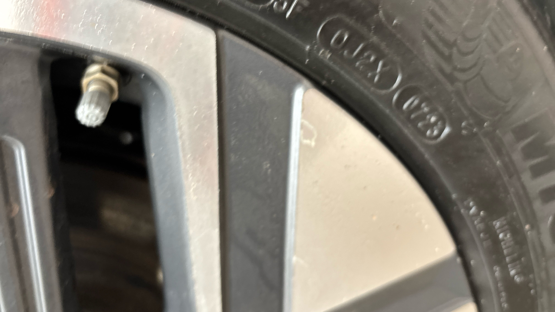 4058566 150kW Premium 64kWh 5dr Auto