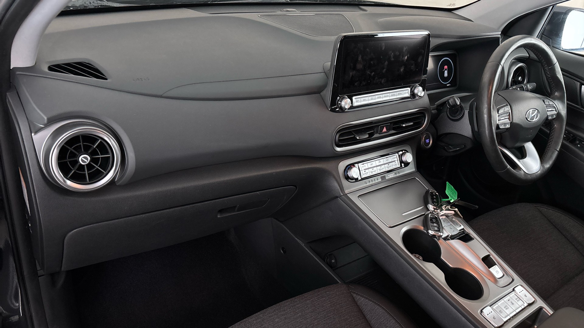 4058566 150kW Premium 64kWh 5dr Auto