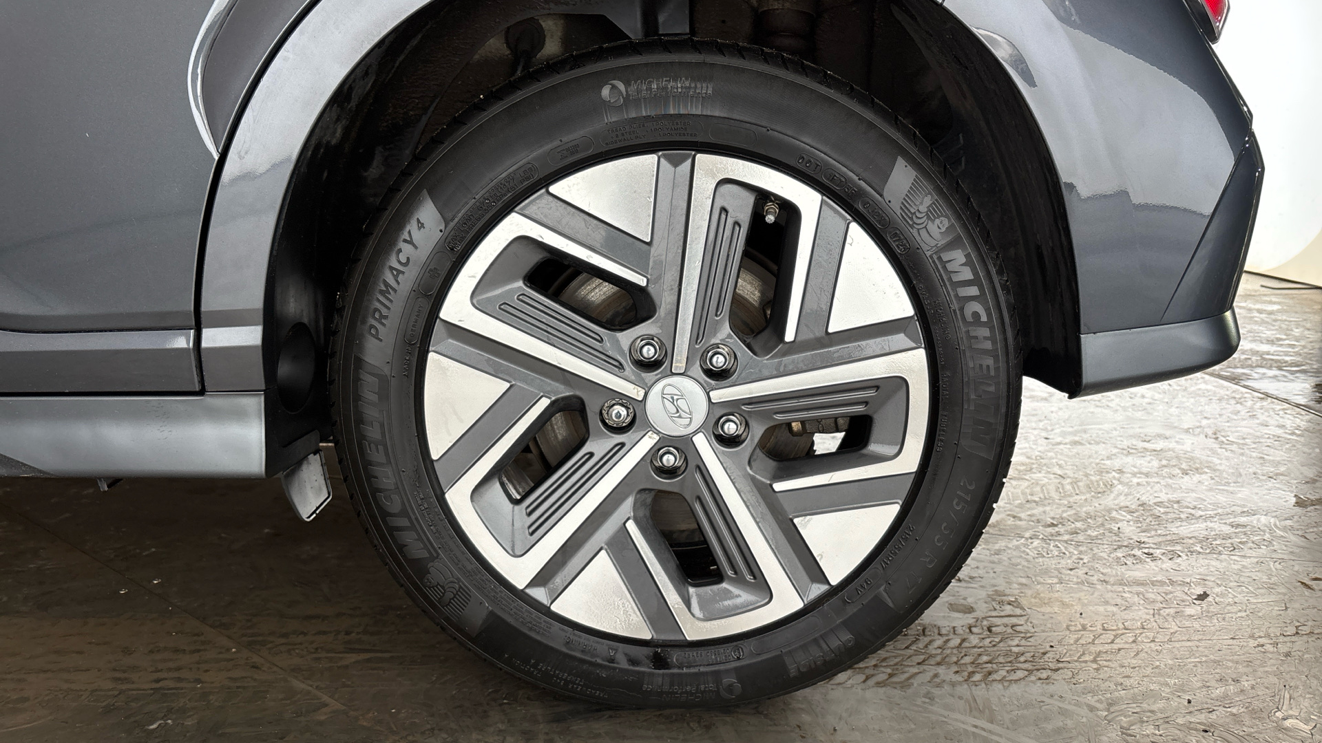 4058566 150kW Premium 64kWh 5dr Auto