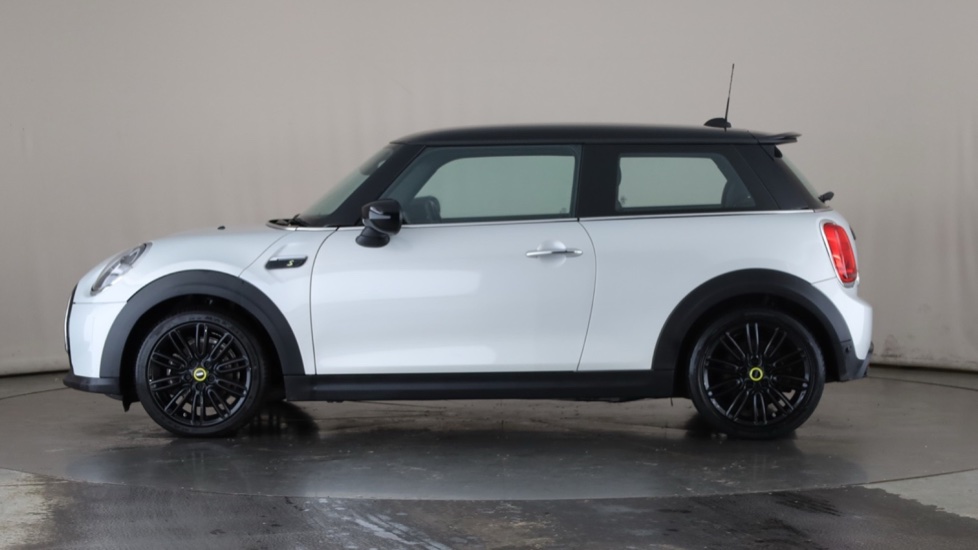 MINI HATCHBACK Image 2