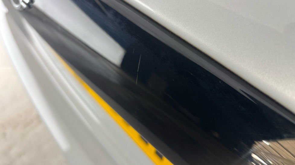 MINI HATCHBACK Scratches