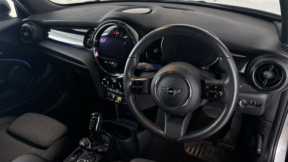 MINI HATCHBACK Image 9