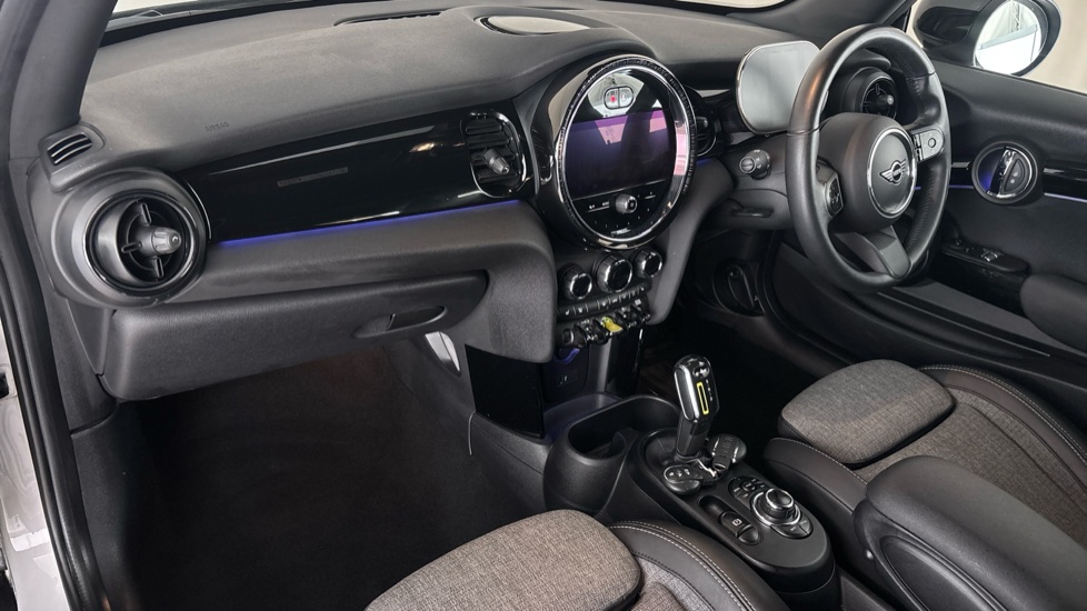 MINI HATCHBACK Image 10