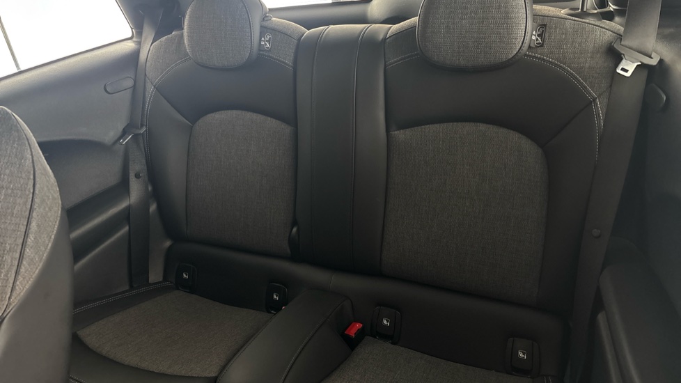 MINI HATCHBACK Image 14