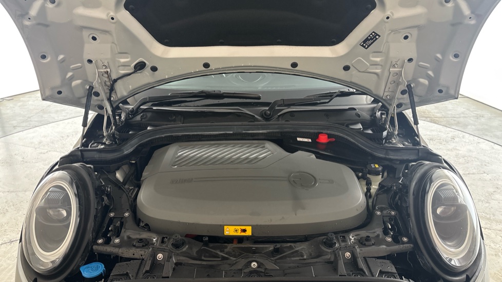 MINI HATCHBACK Image 16