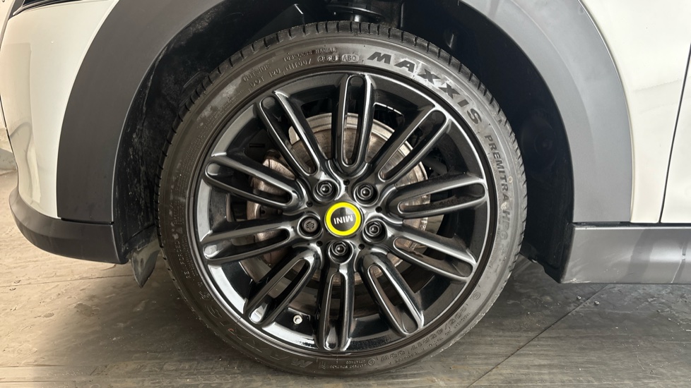 MINI HATCHBACK Image 17
